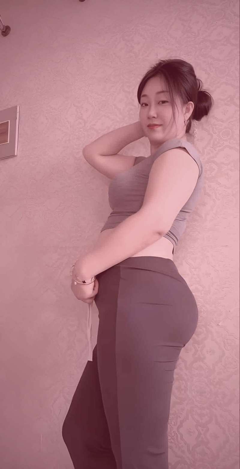 示意图：展示三分法构图与视线前方留白的对比